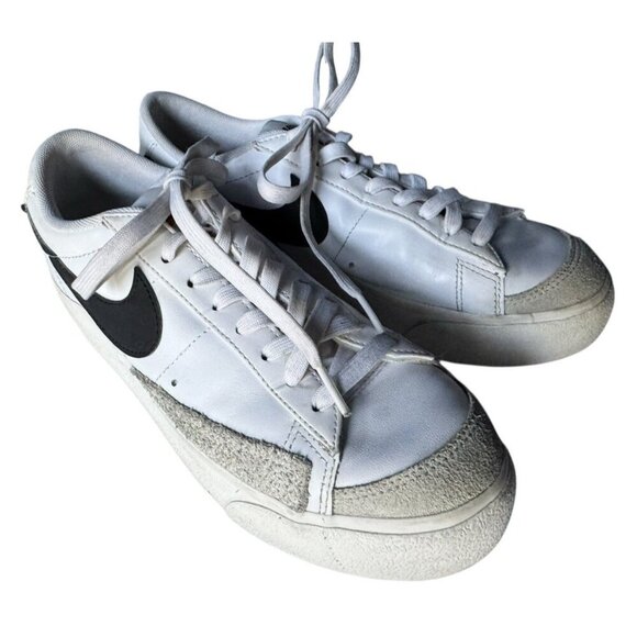 Nike Women’s Sz 8 Blazer Low Platform Sneakers in White w/ Black Swoosh - Picture 1 of 12
